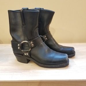Black Harness 8R Frye Boots sz 6.5